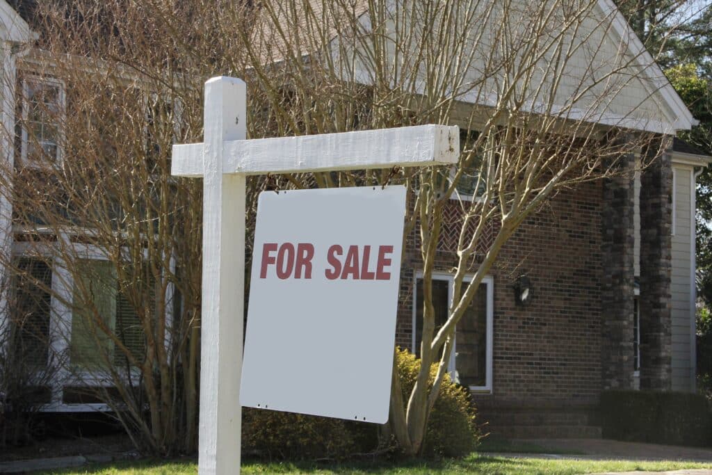 selling your home during the winter holidays